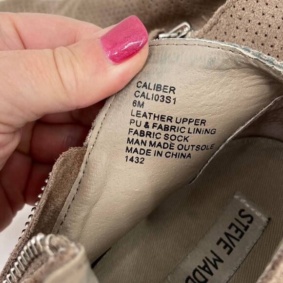 Steve Madden Ankle Boot Size 6 Taupe Suede Perforated Leather Caliber Bootie - Picture 7 of 8